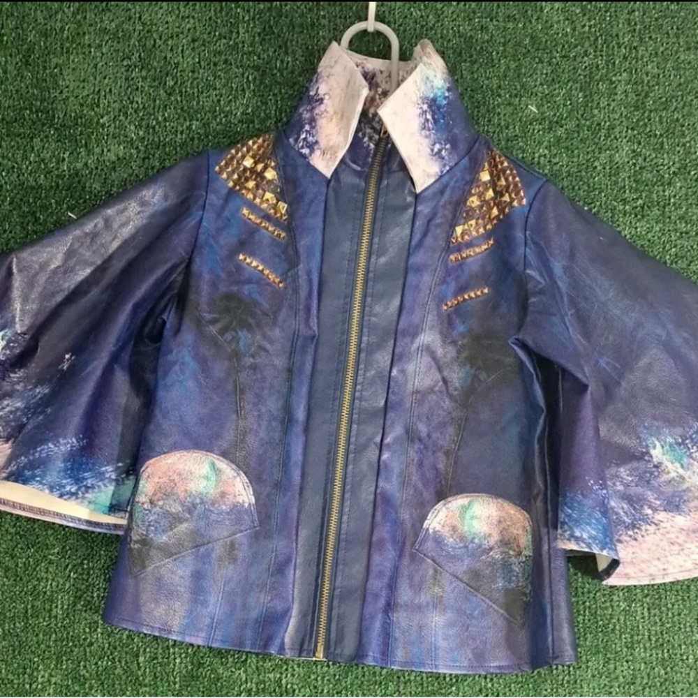 *RARE* Disney Descendants Cape Evie